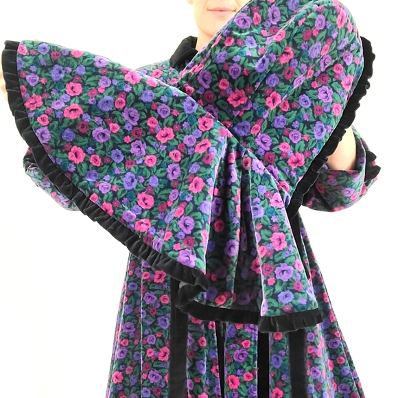 SOLD!! ⭐HOST PICK⭐  VINTAGE - Children's cotton velvet coat with separate hood. - Picture 7 of 16